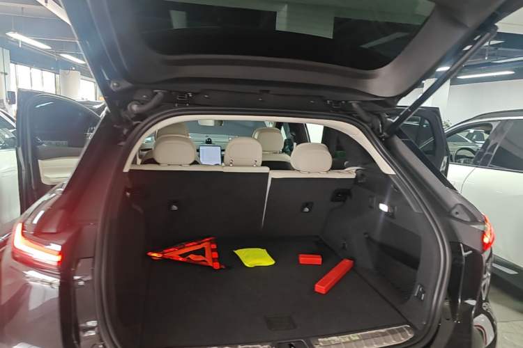 Used Nio ES7 2022 100 kWh Trunk