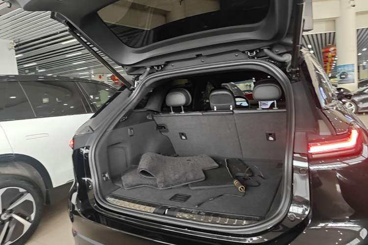 Used Nio ES7 2022 100 kWh Trunk