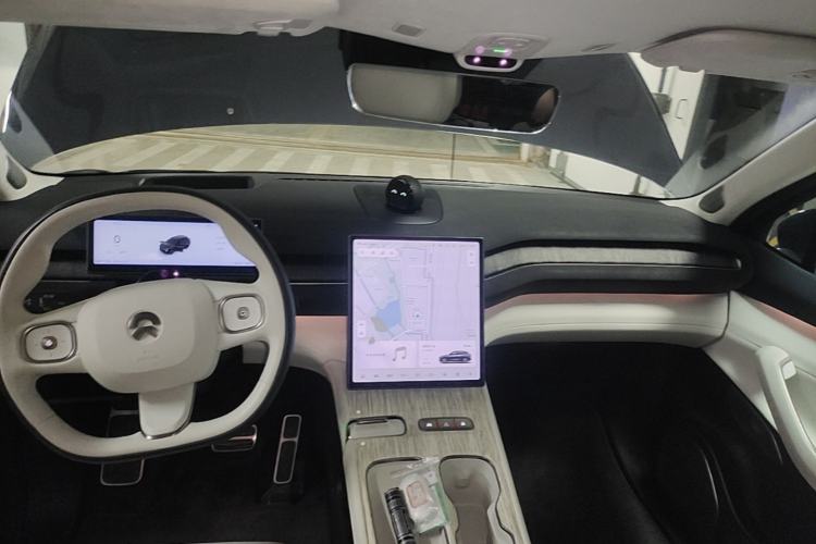 Used Nio ES7 2022 75 kWh Center Console