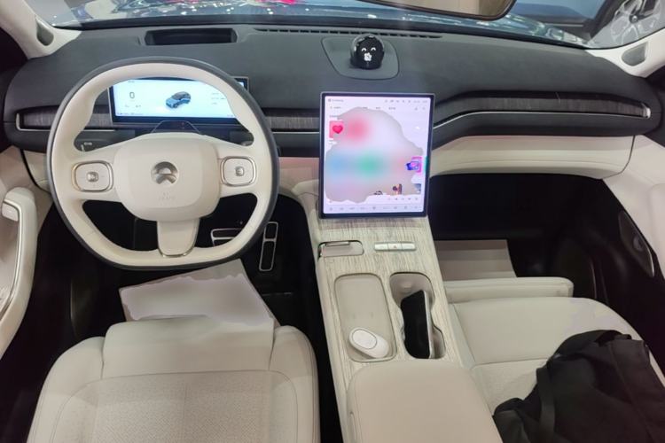 Used Nio ES7 2022 75 kWh Center Console