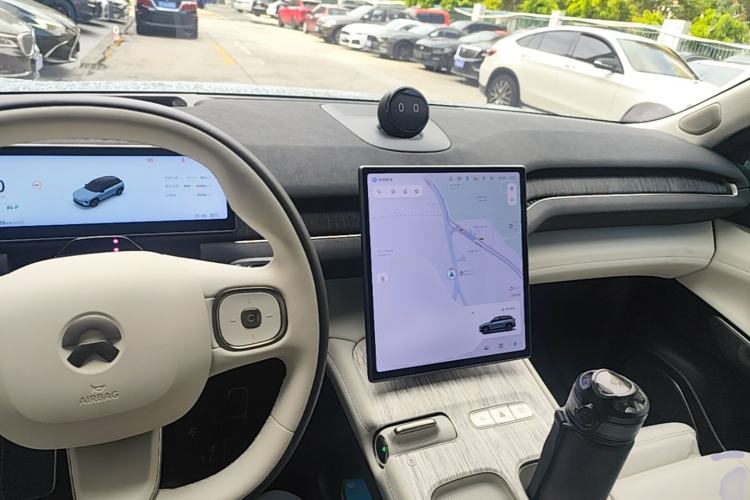 Used Nio ES7 2022 100 kWh Center Console