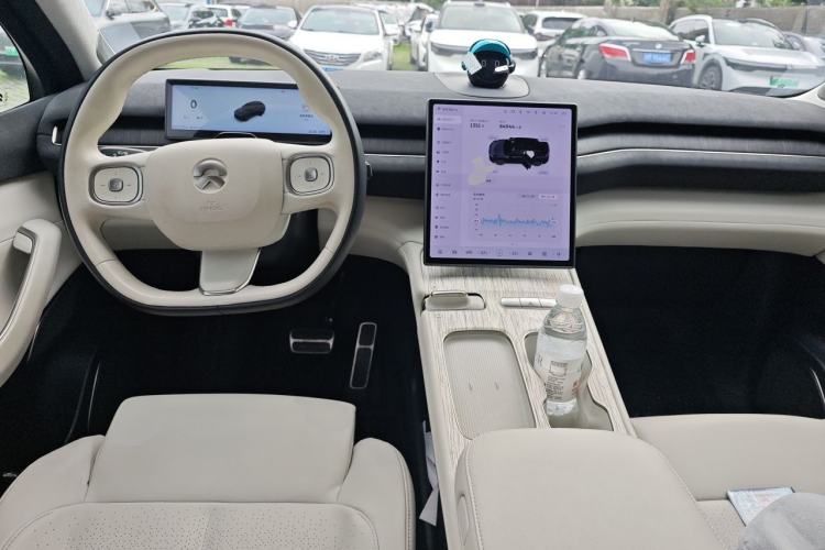 Used Nio ES7 2022 75 kWh Center Console