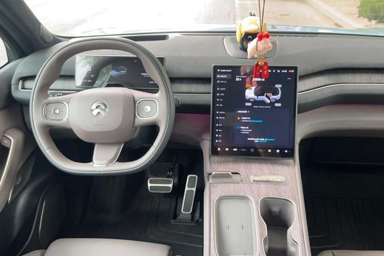 Used Nio ES7 2022 75 kWh Center Console