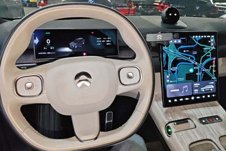 Used Nio ES7 2022 75 kWh Center Console