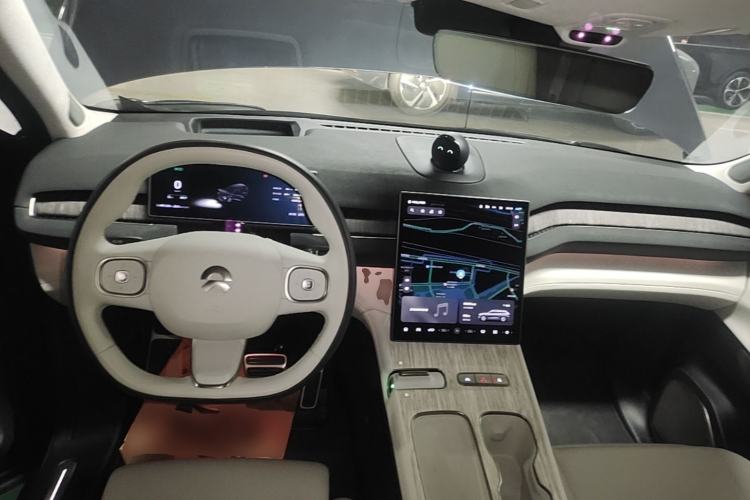 Used Nio ES7 2022 75 kWh Center Console