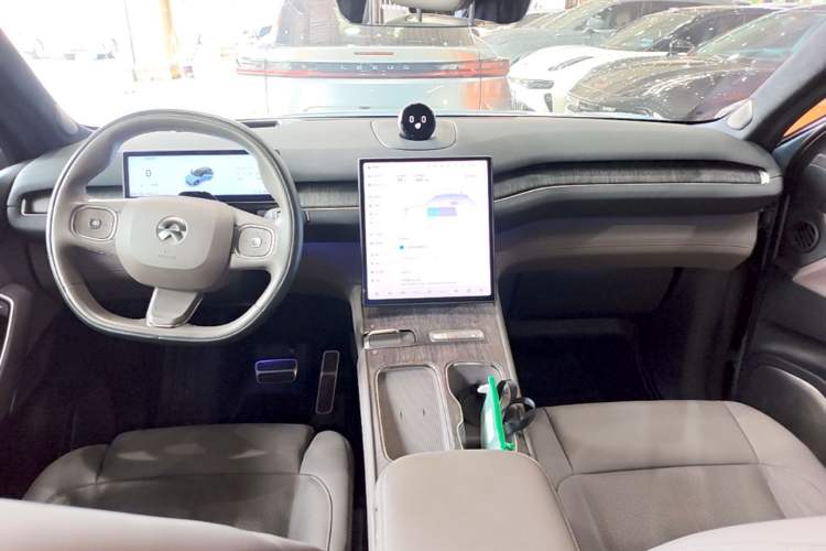 Used Nio ES7 2022 75 kWh Center Console