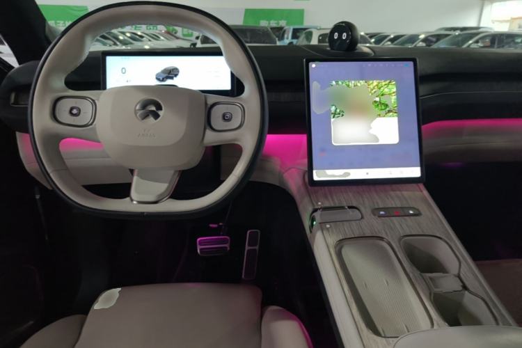 Used Nio ES7 2022 75 kWh Center Console
