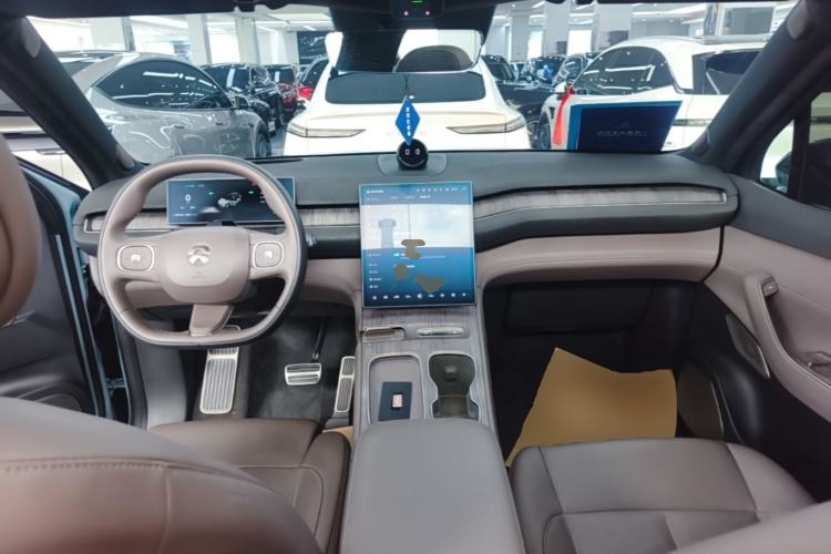 Used Nio ES7 2022 75 kWh Center Console