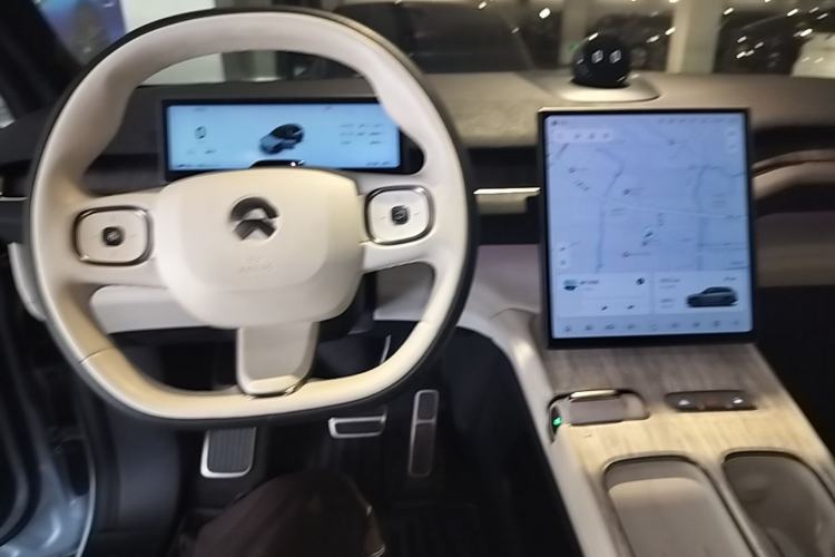 Used Nio ES7 2022 75 kWh Center Console