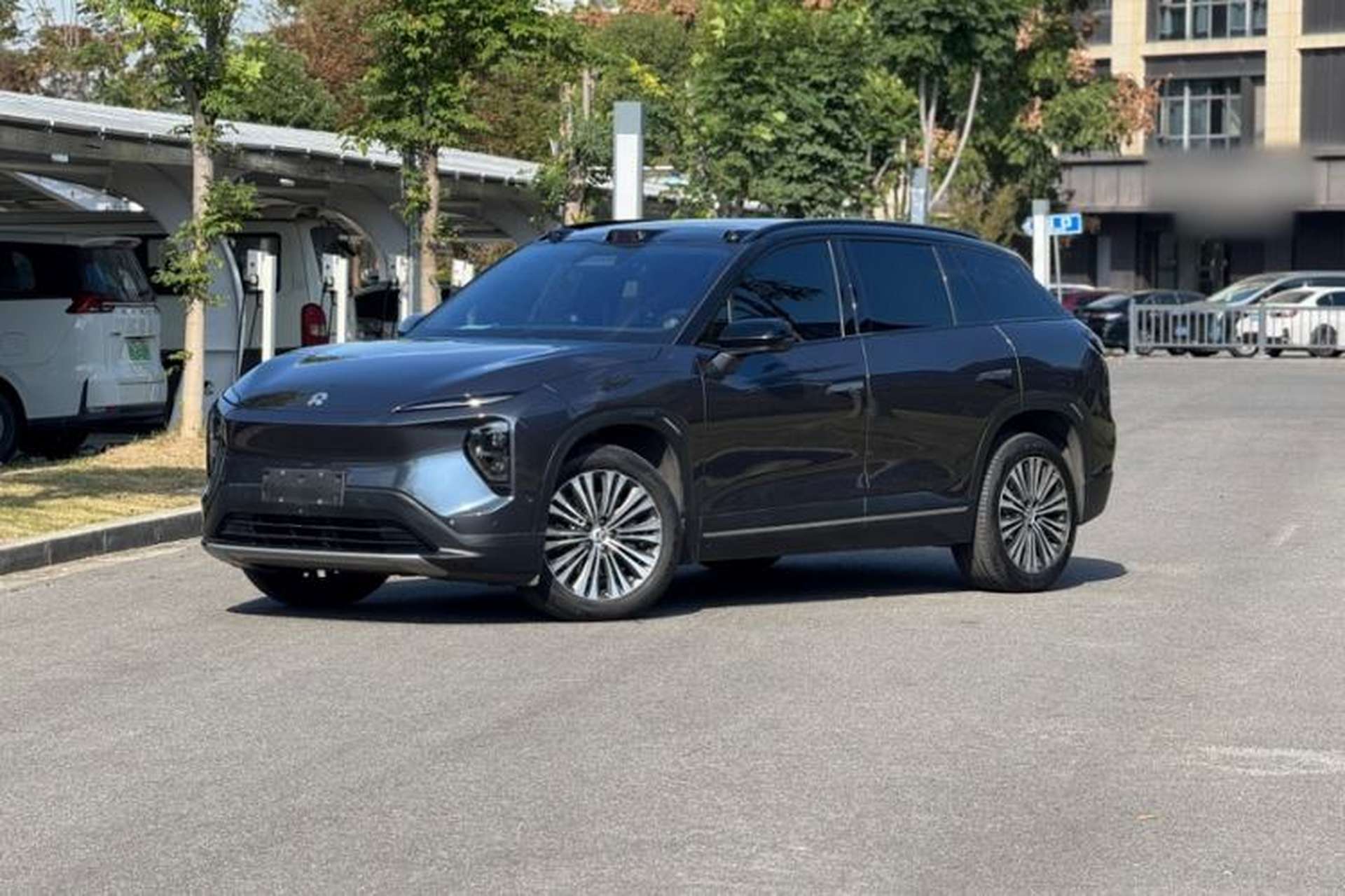 Used Nio ES7 2022 100 kWh Front Left 45 Deg