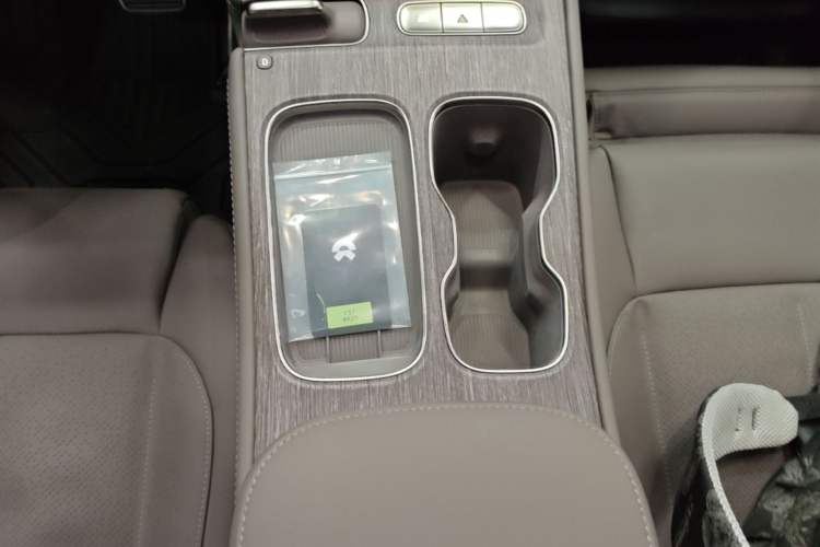 Used Nio ES7 2022 75 kWh Gear Lever