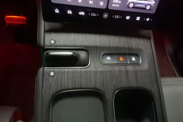 Used Nio ES7 2022 75 kWh Gear Lever