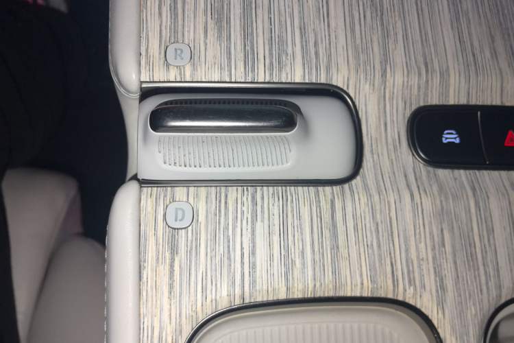 Used Nio ES7 2022 75 kWh Gear Lever