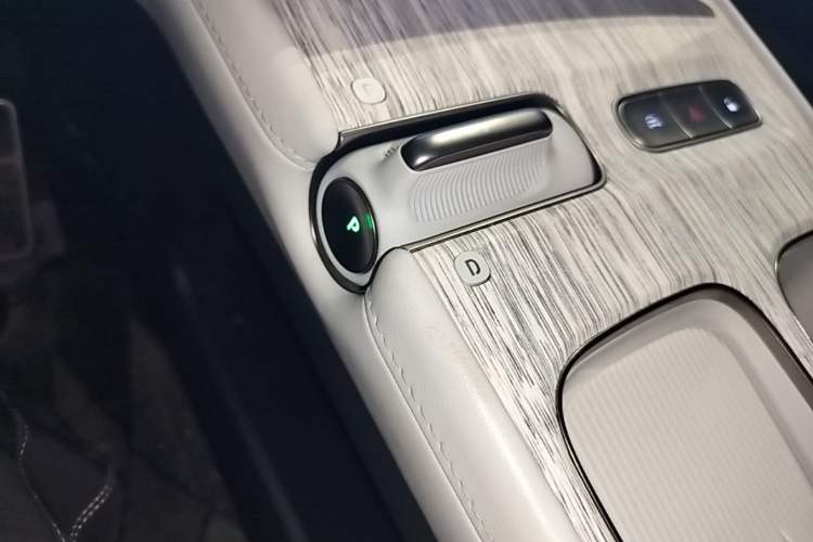 Used Nio ES7 2022 75 kWh Gear Lever