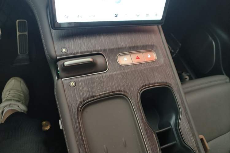 Used Nio ES7 2022 100 kWh Gear Lever