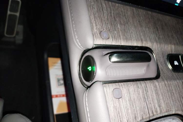 Used Nio ES7 2022 75 kWh Gear Lever
