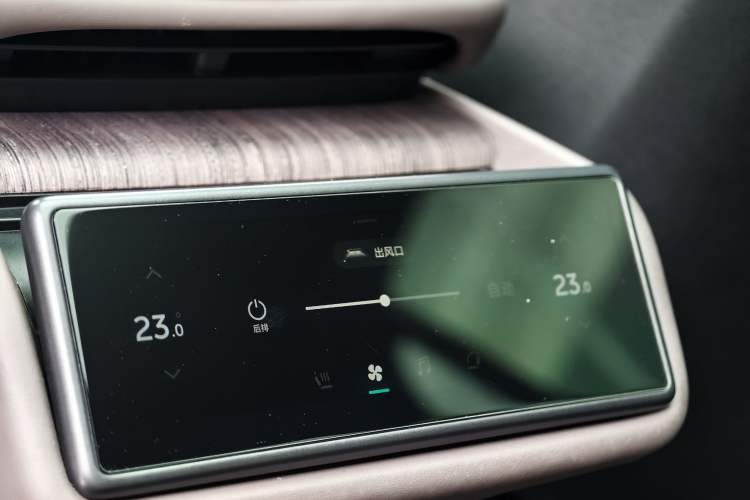 Used Nio ES7 2022 75 kWh Interior 4