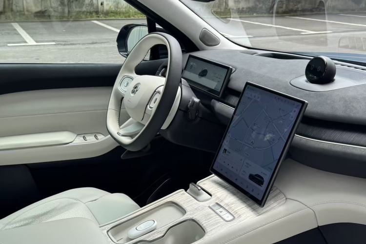 Used Nio ES7 2022 75 kWh Interior 8