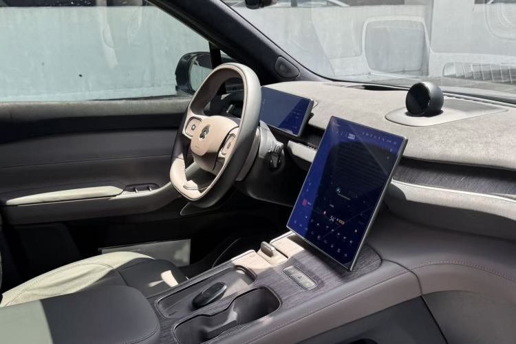 Used Nio ES7 2022 75 kWh Interior 9