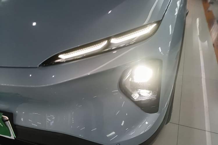Used Nio ES7 2022 75 kWh Left Front Headlight