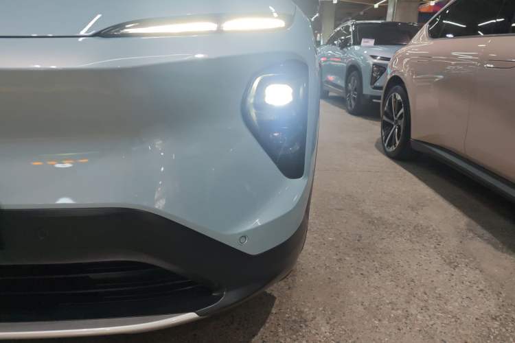 Used Nio ES7 2022 75 kWh Left Front Headlight
