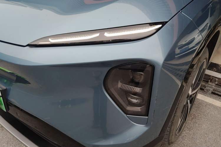 Used Nio ES7 2022 75 kWh Left Front Headlight