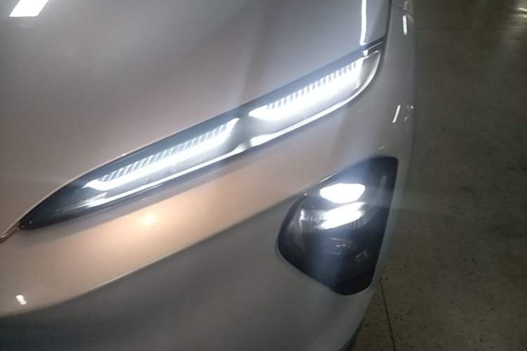 Used Nio ES7 2022 75 kWh Left Front Headlight