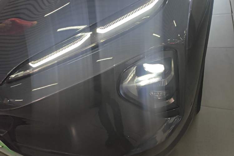 Used Nio ES7 2022 75 kWh Left Front Headlight