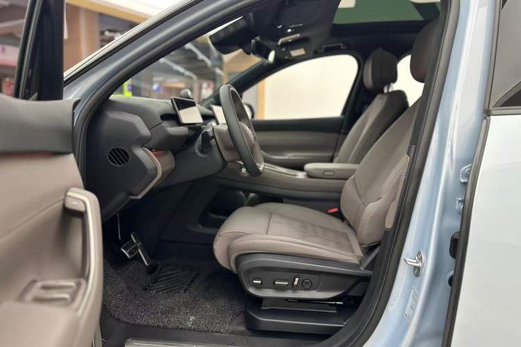 Used Nio ES7 2022 75 kWh Left Front Seat