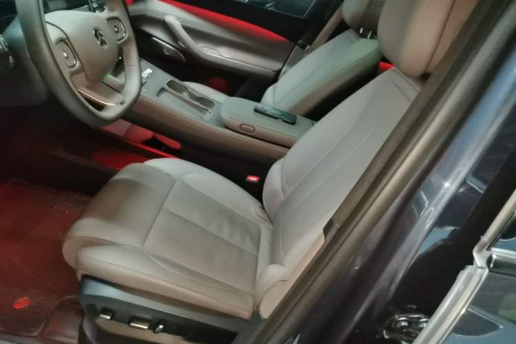 Used Nio ES7 2022 75 kWh Left Front Seat