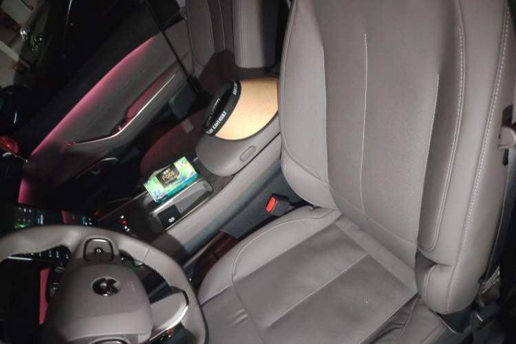 Used Nio ES7 2022 75 kWh Left Front Seat