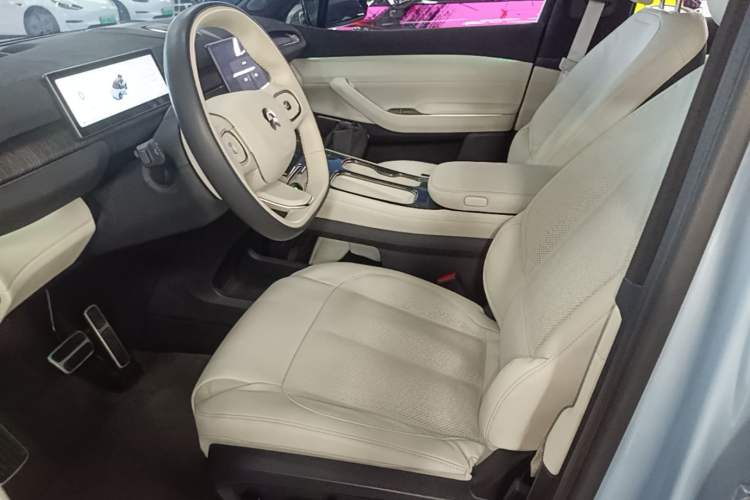 Used Nio ES7 2022 75 kWh Left Front Seat