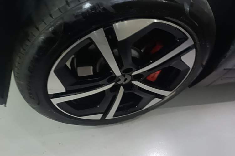 Used Nio ES7 2022 100 kWh Left Front Wheel Hub