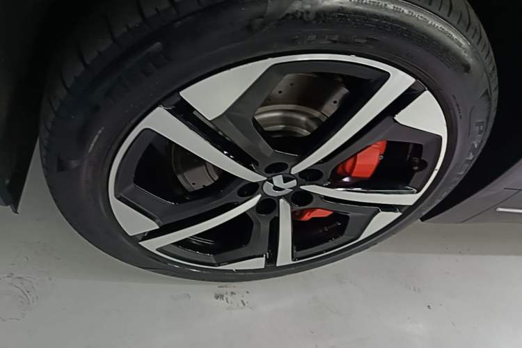 Used Nio ES7 2022 75 kWh Left Front Wheel Hub