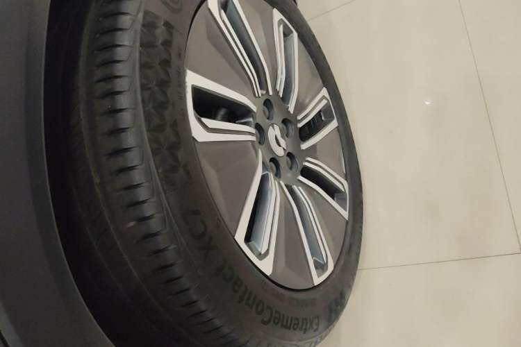 Used Nio ES7 2022 75 kWh Left Front Wheel Hub