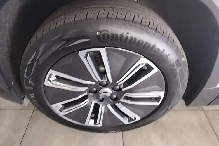 Used Nio ES7 2022 75 kWh Left Front Wheel Hub