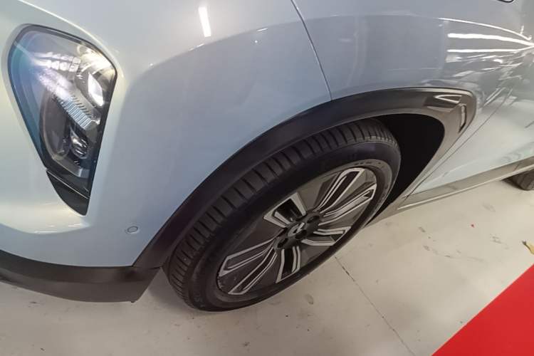 Used Nio ES7 2022 75 kWh Left Front Wheel Hub
