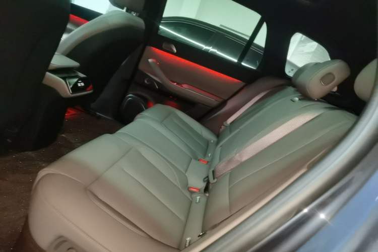 Used Nio ES7 2022 75 kWh Left Rear Seat
