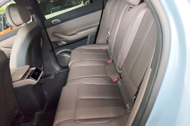 Used Nio ES7 2022 75 kWh Left Rear Seat