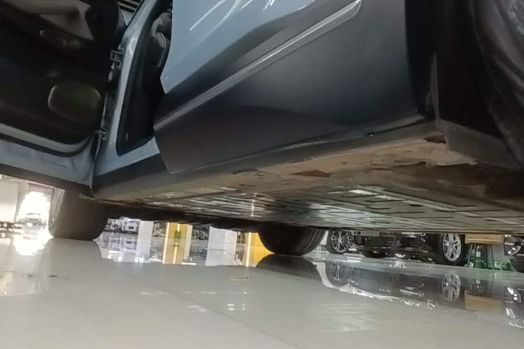 Used Nio ES7 2022 75 kWh Left Side Sill