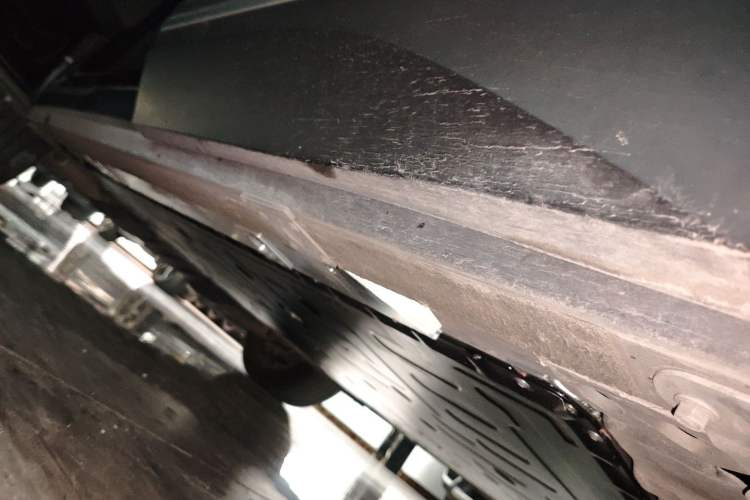 Used Nio ES7 2022 100 kWh Left Side Sill