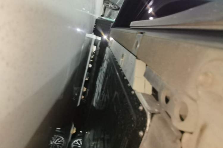 Used Nio ES7 2022 75 kWh Left Side Sill