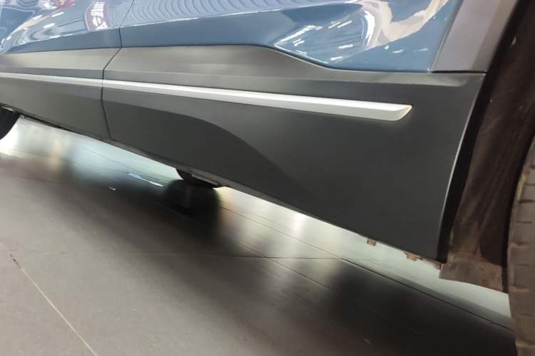 Used Nio ES7 2022 75 kWh Left Side Sill
