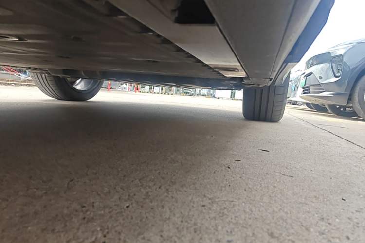 Used Nio ES7 2022 100 kWh Left Side Sill