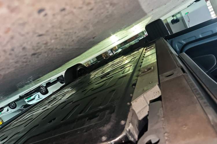 Used Nio ES7 2022 75 kWh Left Side Sill