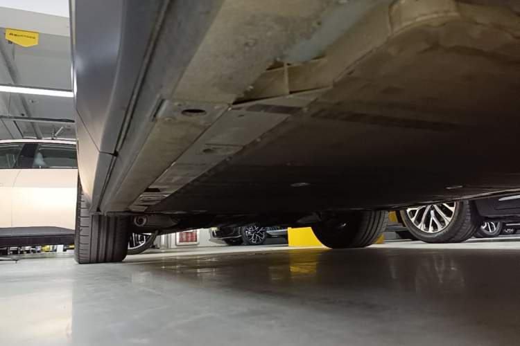 Used Nio ES7 2022 100kWh First Edition Left Side Sill