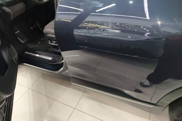 Used Nio ES7 2022 75 kWh Left Side Sill