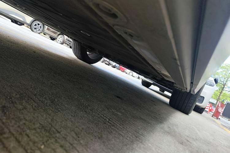 Used Nio ES7 2022 100 kWh Left Side Sill
