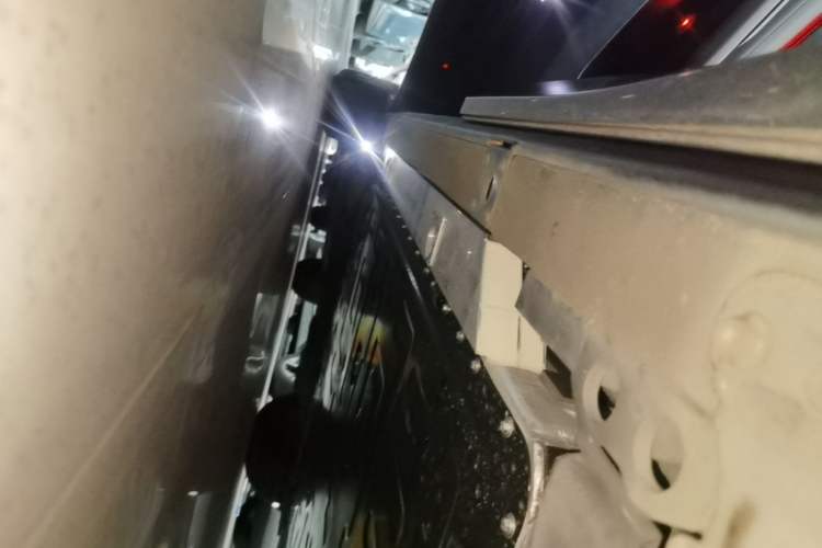 Used Nio ES7 2022 75 kWh Left Side Sill