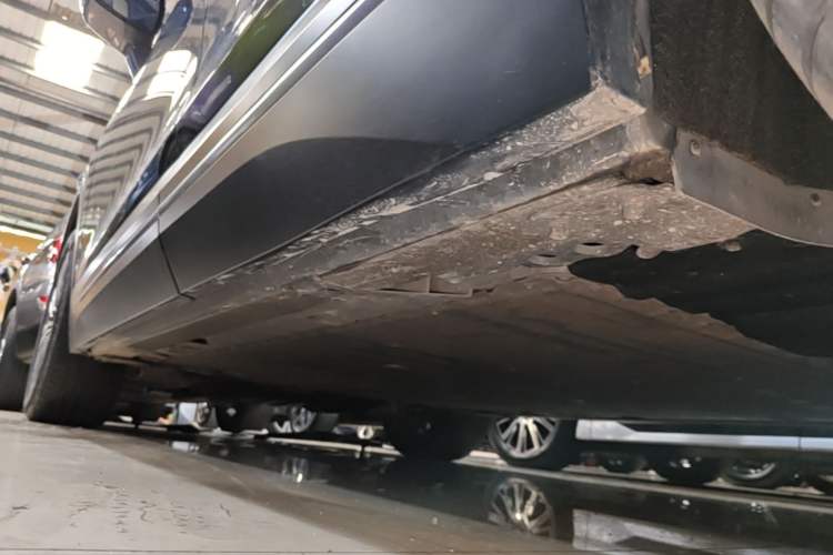 Used Nio ES7 2022 75 kWh Left Side Sill